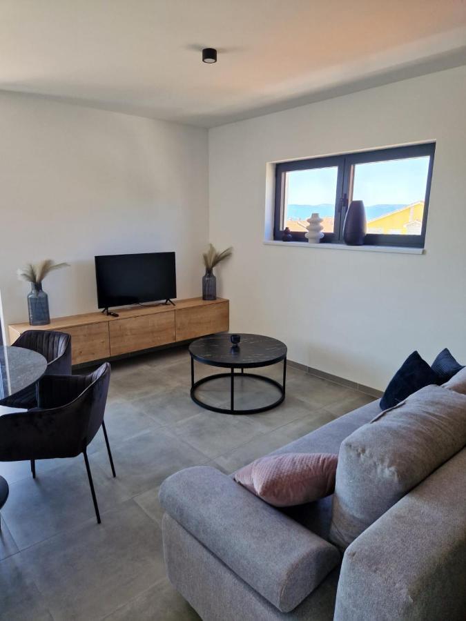 Apartments Terra Sun With Private Pool Or Jacuzzi Njivice Luaran gambar