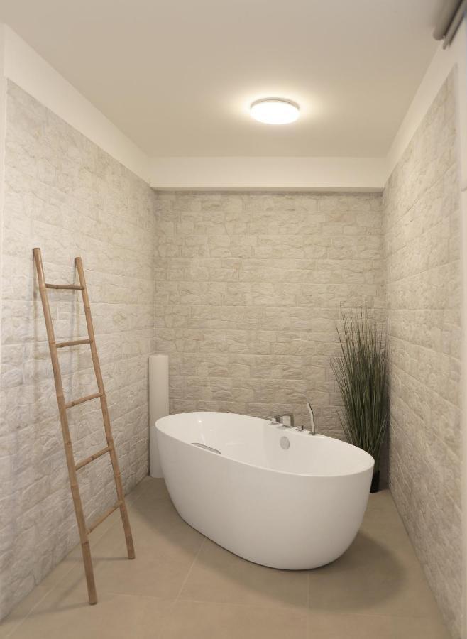 Apartments Terra Sun With Private Pool Or Jacuzzi Njivice Luaran gambar