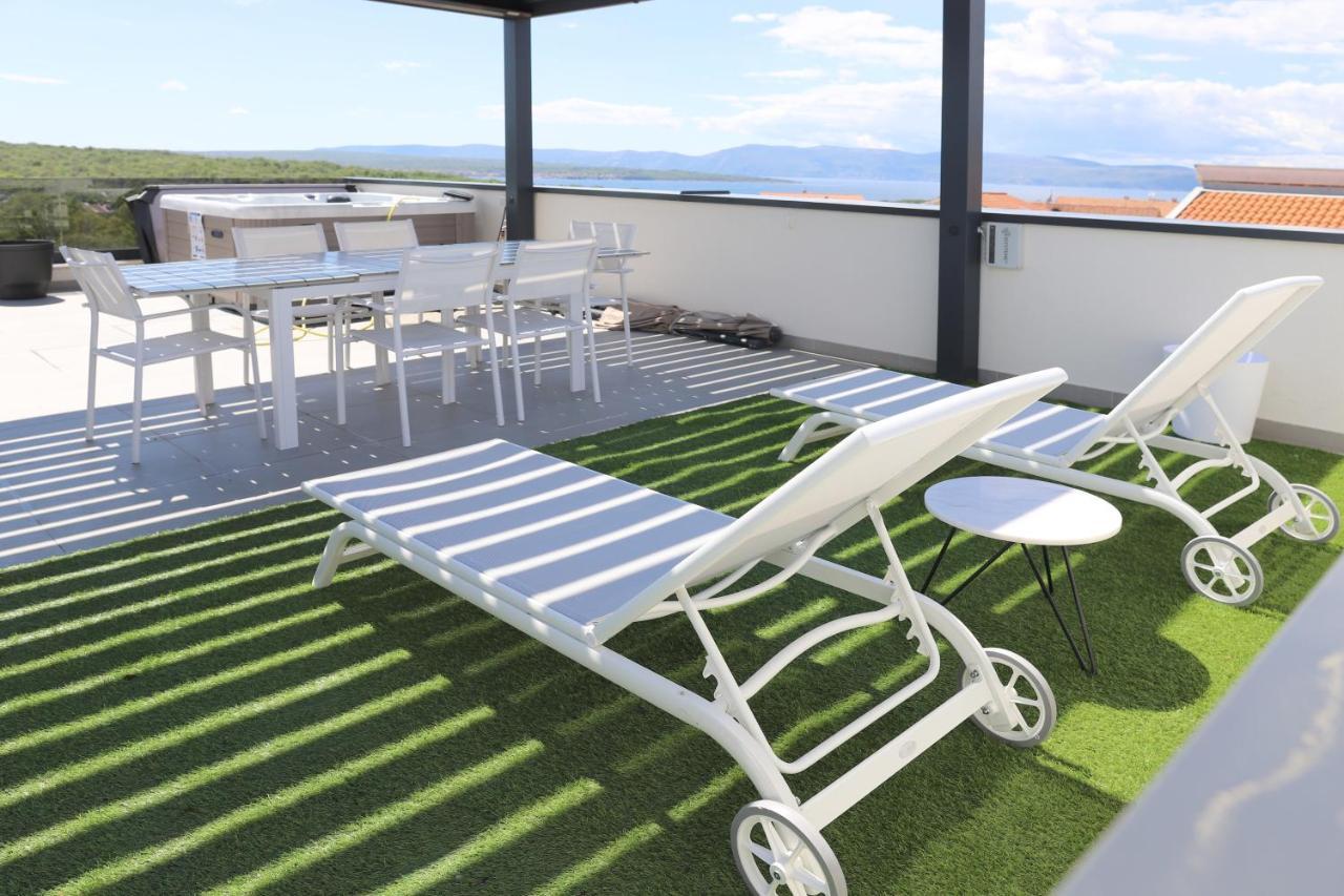 Apartments Terra Sun With Private Pool Or Jacuzzi Njivice Luaran gambar