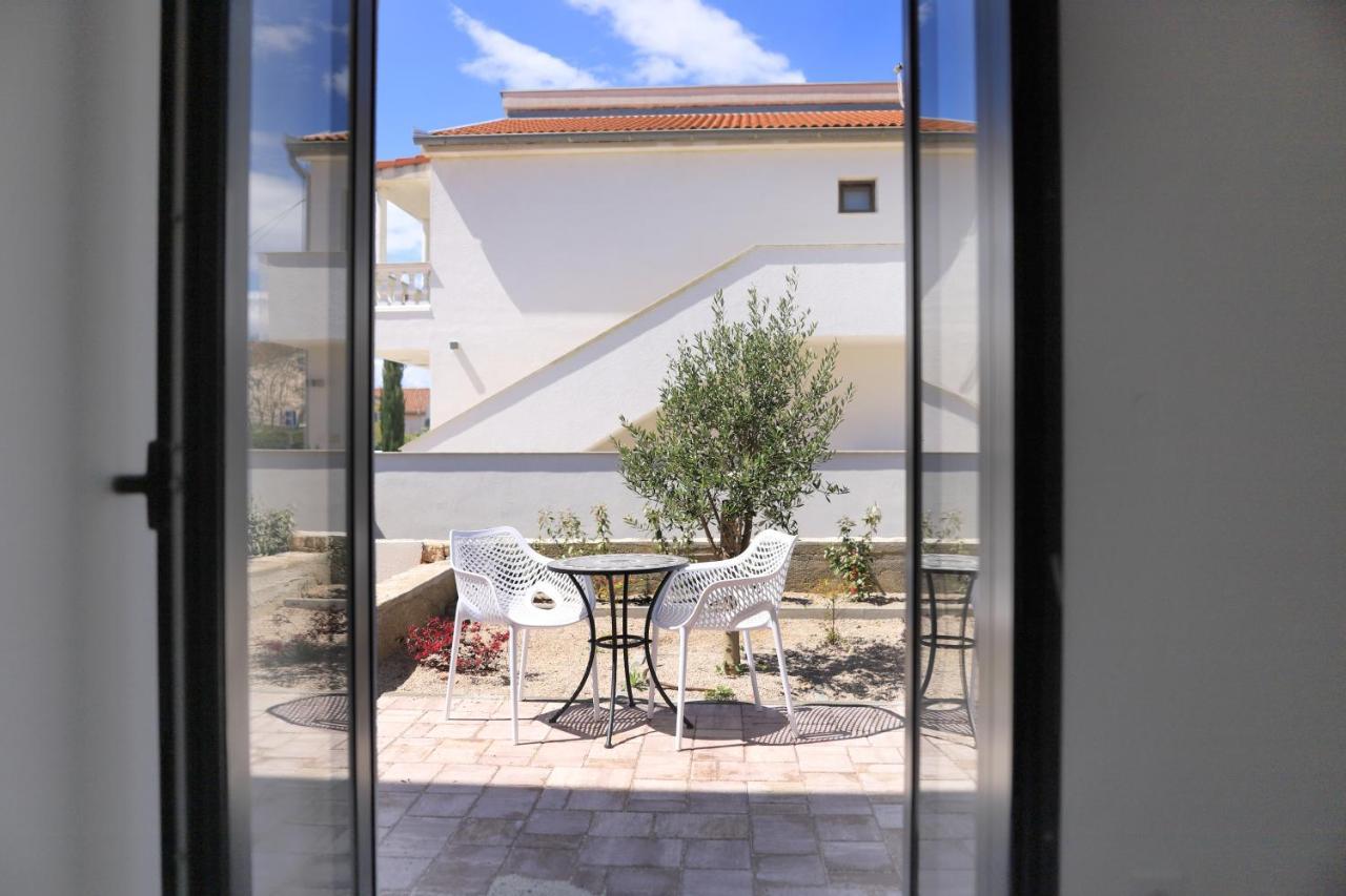 Apartments Terra Sun With Private Pool Or Jacuzzi Njivice Luaran gambar