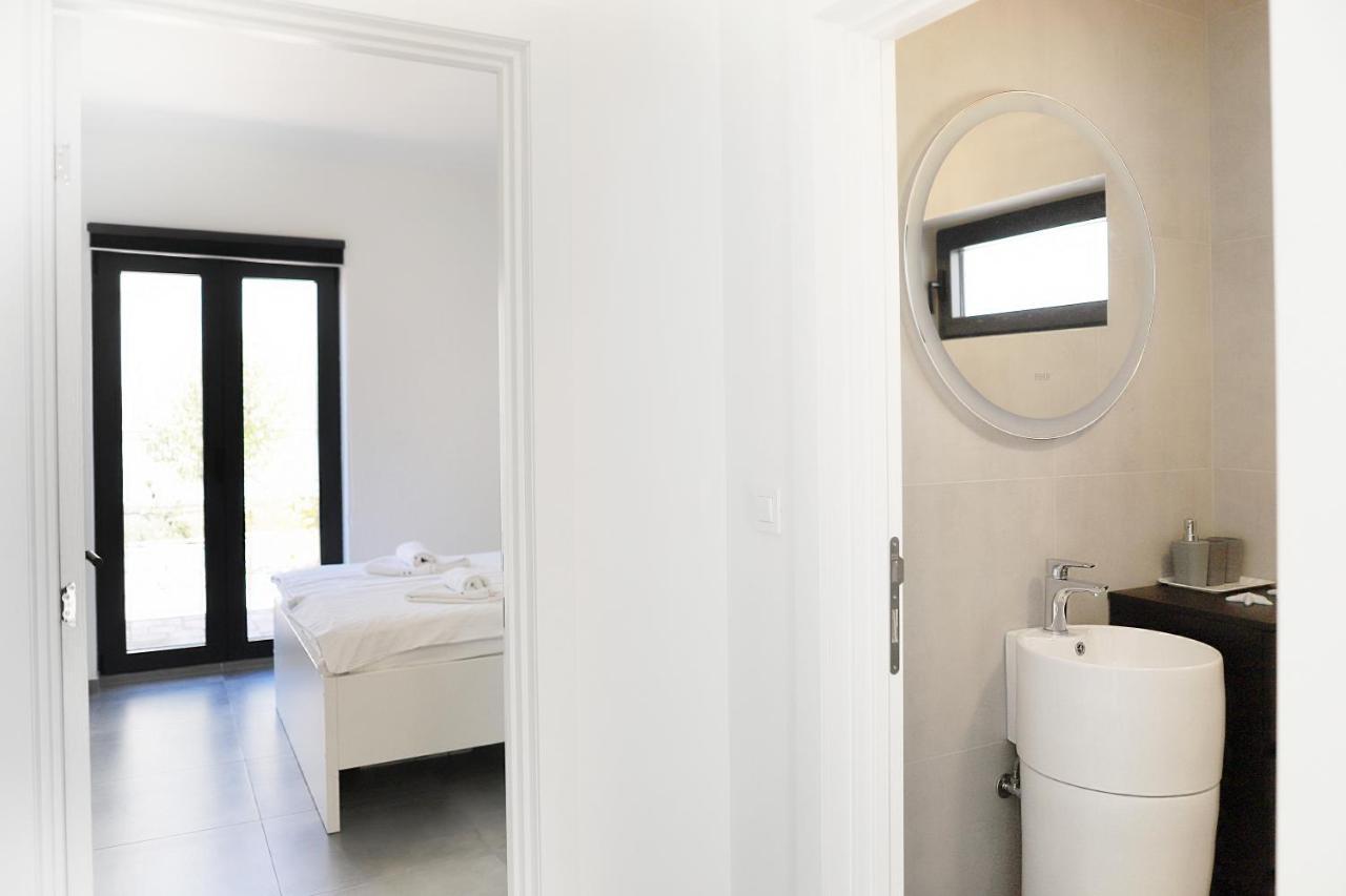 Apartments Terra Sun With Private Pool Or Jacuzzi Njivice Luaran gambar